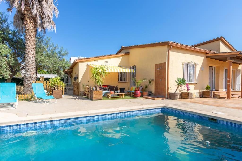 S46-Casa De Vacaciones Climatizada Con Piscina, En El Centro Junto Al Mar, Barbacoa Y Wiifi Empuriabrava Kültér fotó