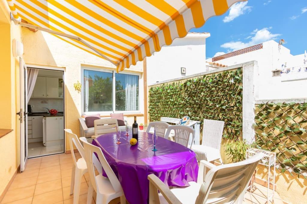 S46-Casa De Vacaciones Climatizada Con Piscina, En El Centro Junto Al Mar, Barbacoa Y Wiifi Empuriabrava Kültér fotó