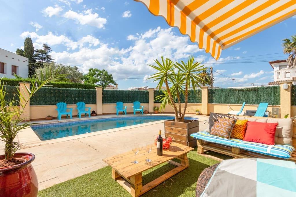 S46-Casa De Vacaciones Climatizada Con Piscina, En El Centro Junto Al Mar, Barbacoa Y Wiifi Empuriabrava Kültér fotó
