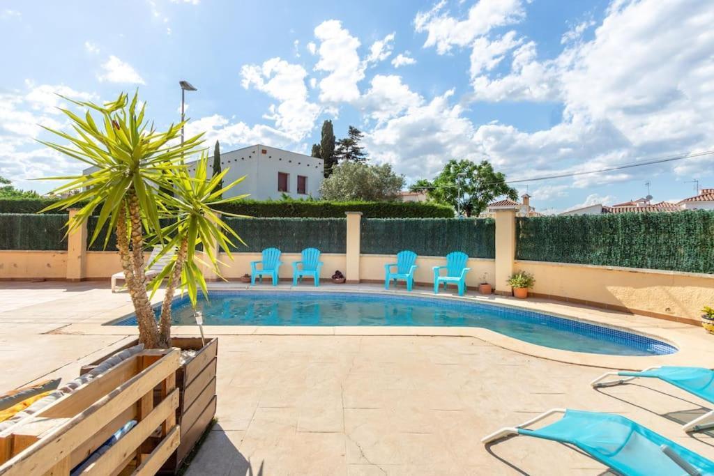 S46-Casa De Vacaciones Climatizada Con Piscina, En El Centro Junto Al Mar, Barbacoa Y Wiifi Empuriabrava Kültér fotó