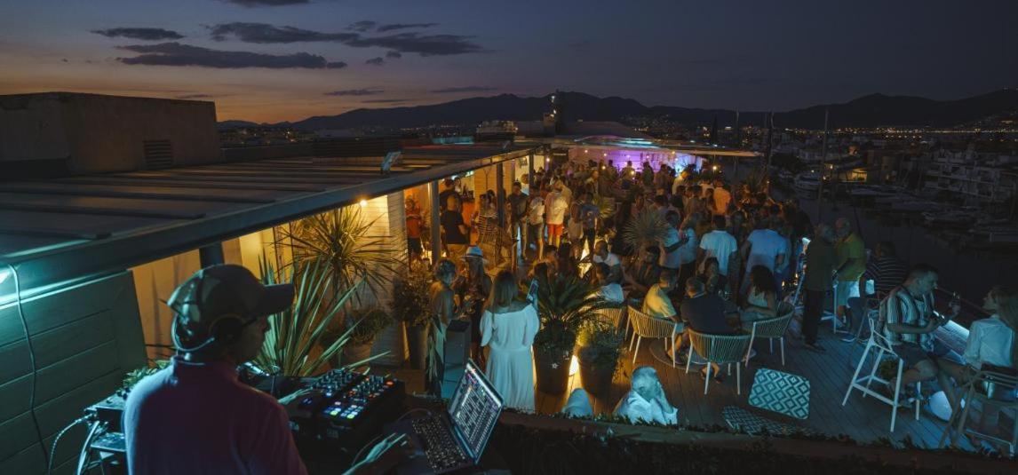 S46-Casa De Vacaciones Climatizada Con Piscina, En El Centro Junto Al Mar, Barbacoa Y Wiifi Empuriabrava Kültér fotó